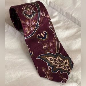 Oscar de la Renta Neckwear Couture 100% Silk Paisley Necktie